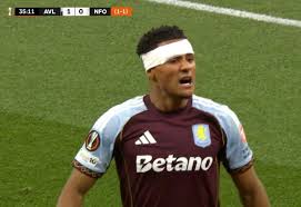 images 11 - 香港Gameone娛樂城全新會員福利 - 入金00即返送00! Footballer with a white headband wearing a maroon and light-blue jersey on a green pitch; sponsor 'Betano' visible on chest.